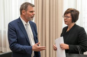 cf94aca57ff10b33e4ffe0f3f51d084f