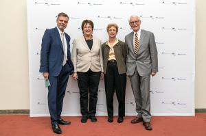 e372f3b29f99ea60bfeebb7dddefcb9d